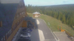 Parkoviště a hlavní vchod