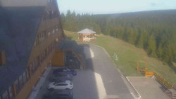 Parkoviště a hlavní vchod