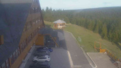 Parkoviště a hlavní vchod