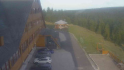 Parkoviště a hlavní vchod