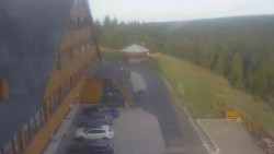 Parkoviště a hlavní vchod