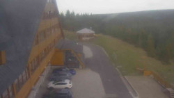 Parkoviště a hlavní vchod