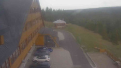 Parkoviště a hlavní vchod