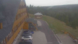 Parkoviště a hlavní vchod