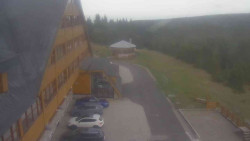 Parkoviště a hlavní vchod