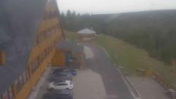 Parkoviště a hlavní vchod