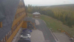 Parkoviště a hlavní vchod
