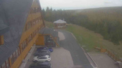 Parkoviště a hlavní vchod
