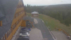 Parkoviště a hlavní vchod