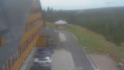 Parkoviště a hlavní vchod