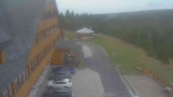 Parkoviště a hlavní vchod