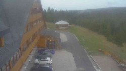 Parkoviště a hlavní vchod