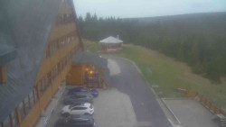 Parkoviště a hlavní vchod