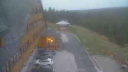 Parkoviště a hlavní vchod