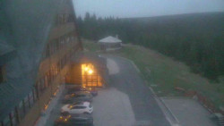 Parkoviště a hlavní vchod