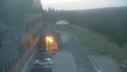 Parkoviště a hlavní vchod