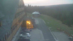 Parkoviště a hlavní vchod