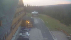 Parkoviště a hlavní vchod