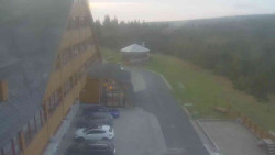 Parkoviště a hlavní vchod