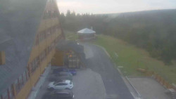Parkoviště a hlavní vchod