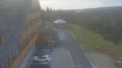Parkoviště a hlavní vchod