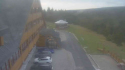 Parkoviště a hlavní vchod