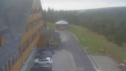 Parkoviště a hlavní vchod