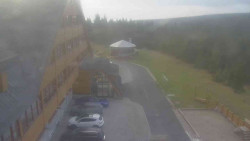 Parkoviště a hlavní vchod