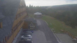 Parkoviště a hlavní vchod