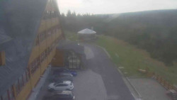 Parkoviště a hlavní vchod