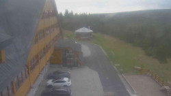 Parkoviště a hlavní vchod