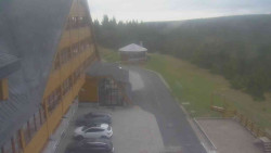 Parkoviště a hlavní vchod