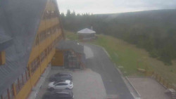 Parkoviště a hlavní vchod