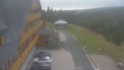 Parkoviště a hlavní vchod