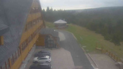 Parkoviště a hlavní vchod