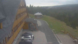 Parkoviště a hlavní vchod
