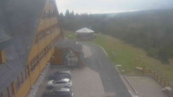 Parkoviště a hlavní vchod