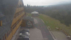 Parkoviště a hlavní vchod