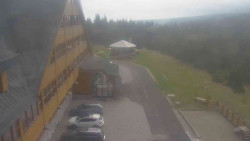 Parkoviště a hlavní vchod