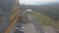 Parkoviště a hlavní vchod