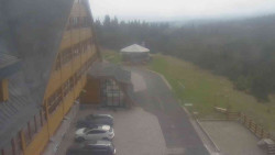 Parkoviště a hlavní vchod