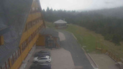 Parkoviště a hlavní vchod