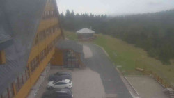 Parkoviště a hlavní vchod
