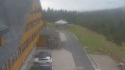 Parkoviště a hlavní vchod