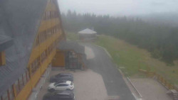 Parkoviště a hlavní vchod