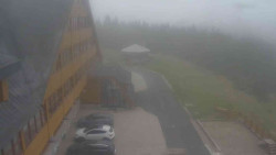 Parkoviště a hlavní vchod