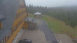 Parkoviště a hlavní vchod