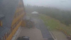 Parkoviště a hlavní vchod