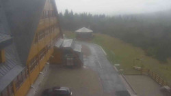 Parkoviště a hlavní vchod