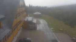 Parkoviště a hlavní vchod